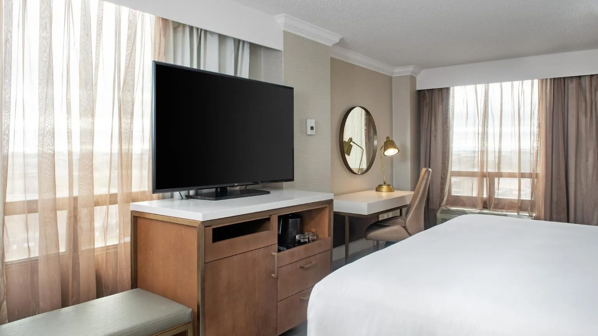 ****  Отель Crowne Plaza Toronto Airport By Ihg Канада