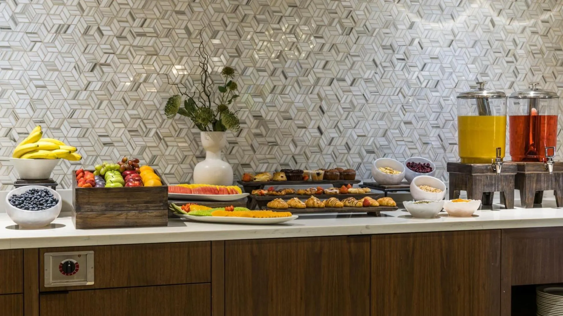 Отель Crowne Plaza Toronto Airport By Ihg